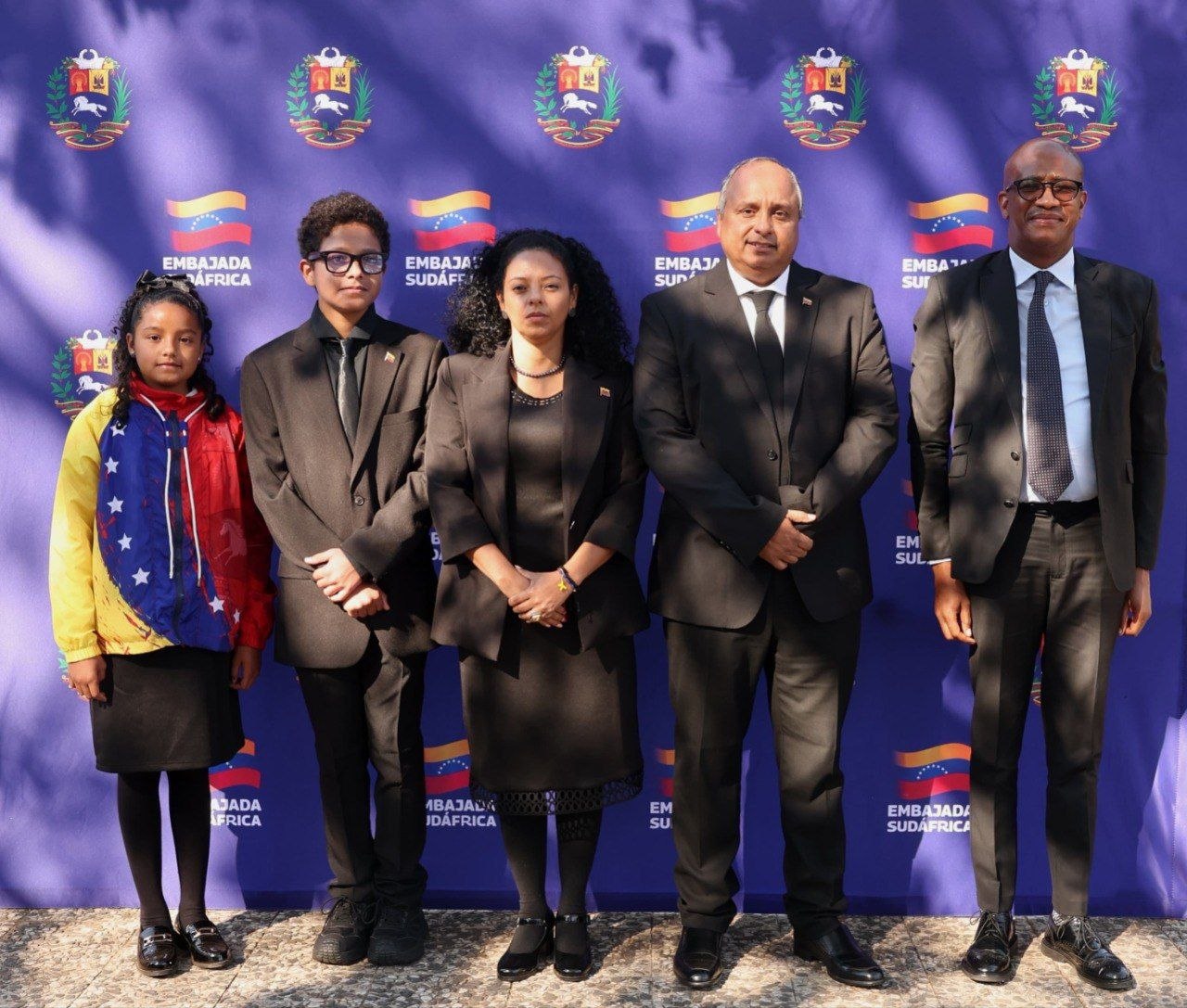 Sudáfrica conmemora los 215 años de la independencia de Venezuela y rinde tributo a las víctimas de los terremotos