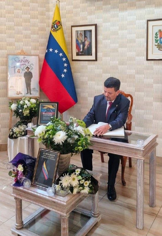 Canciller de la RASD firmó Libro de Condolencias en Embajada de Venezuela en Sudáfrica